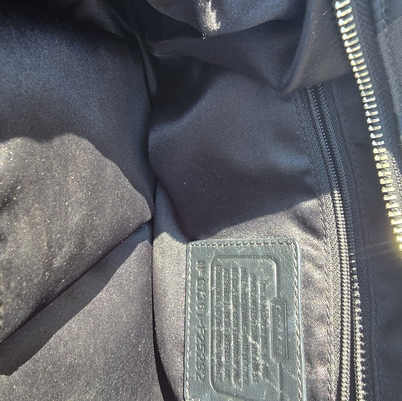 Authentic Coach Campbell Signature Satchel - Picture 4 of 9